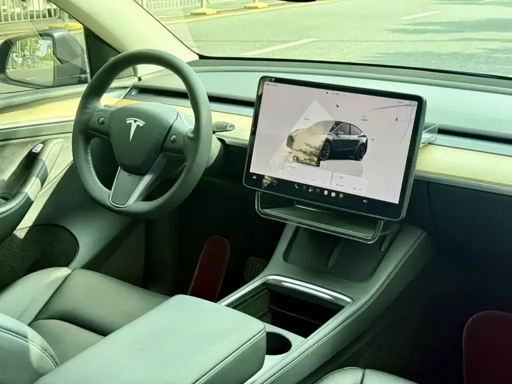 Tesla Model Y — фото 6