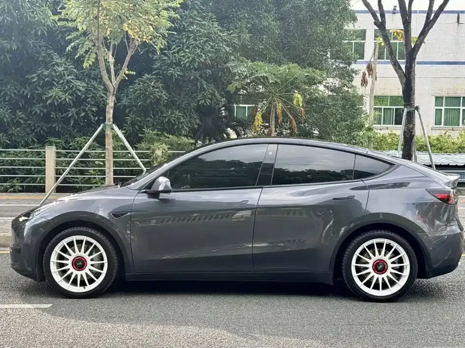Tesla Model Y — фото 5