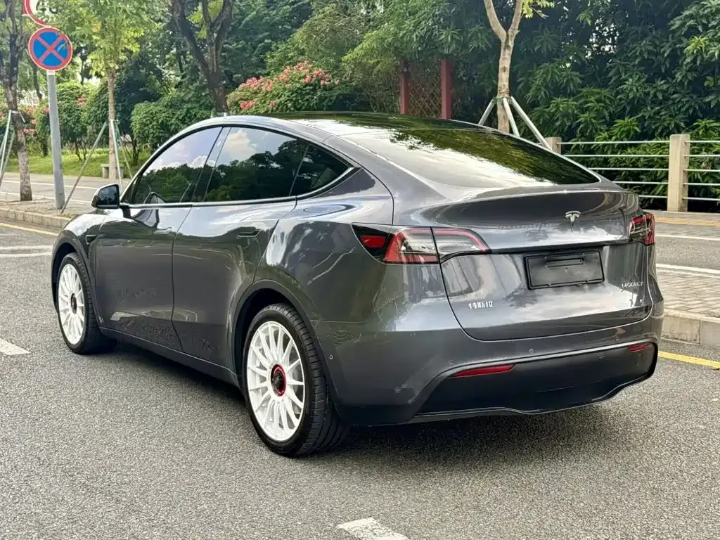 Tesla Model Y — фото 4