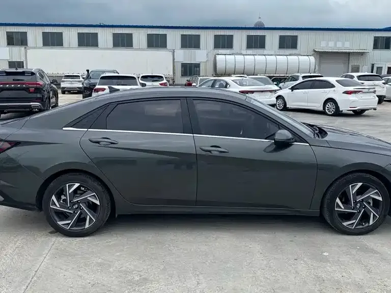 Hyundai Elantra — фото 2