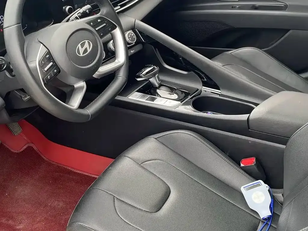 Hyundai Elantra — фото 10