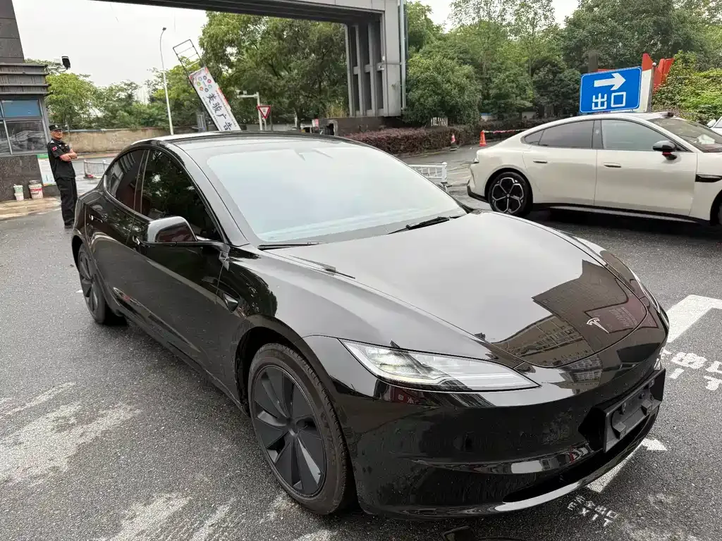 Tesla Model 3 — фото 4