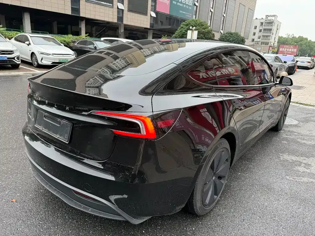 Tesla Model 3 — фото 8