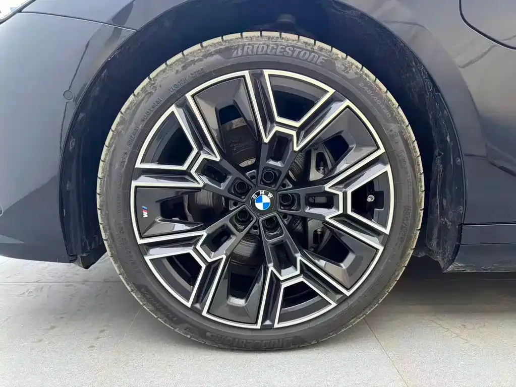 BMW i5 — фото 8