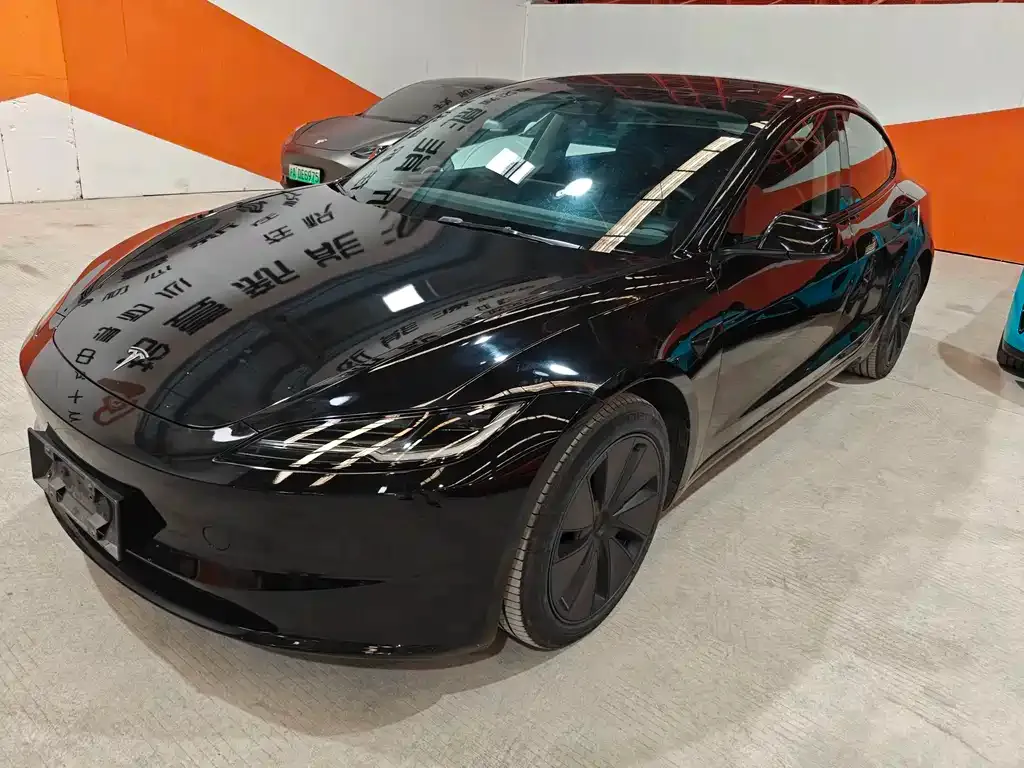 Tesla Model 3 — фото 1