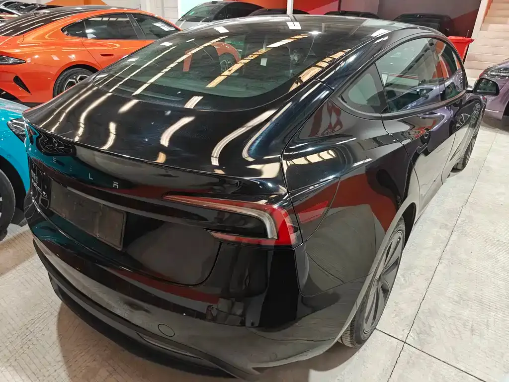 Tesla Model 3 — фото 6