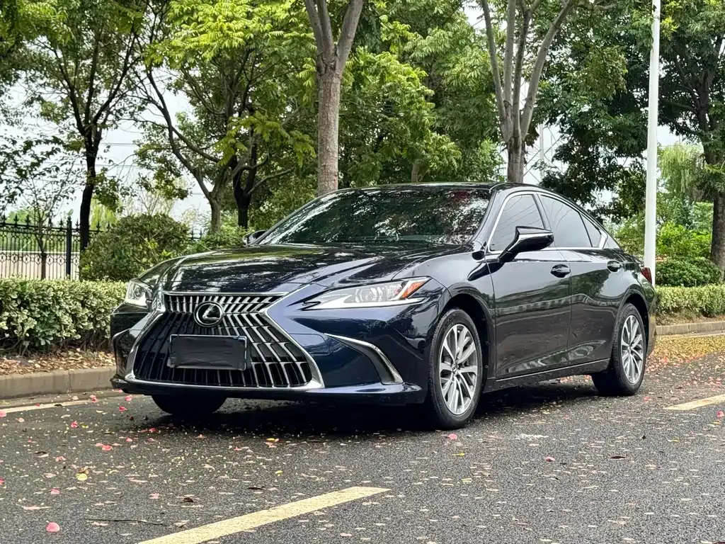 Lexus ES — фото 1