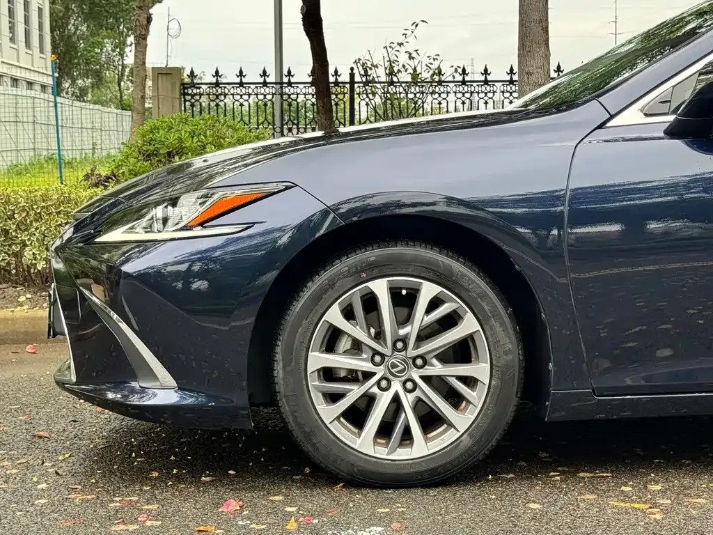 Lexus ES — фото 7