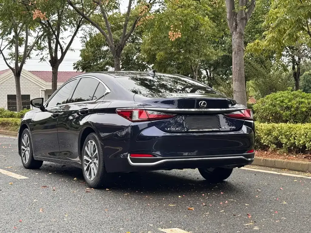 Lexus ES — фото 10