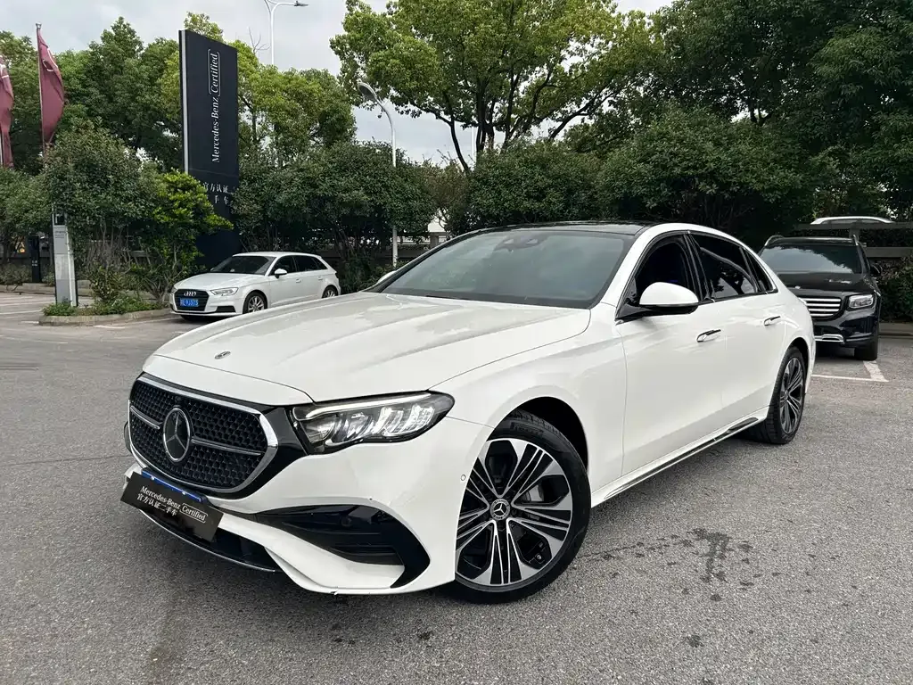 Mercedes-Benz E-Class — фото 1