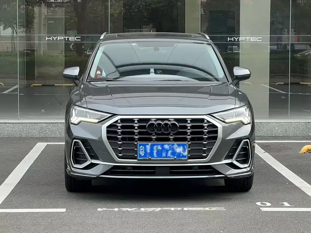 Audi Q3 — фото 1