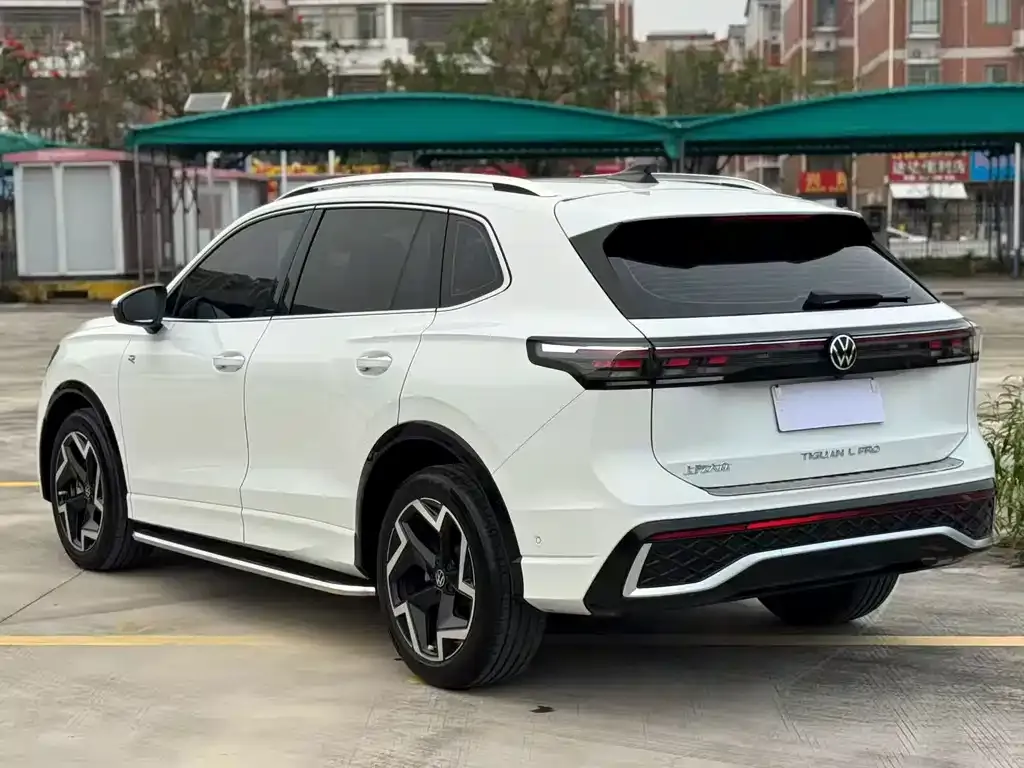 Volkswagen Tiguan L — фото 7