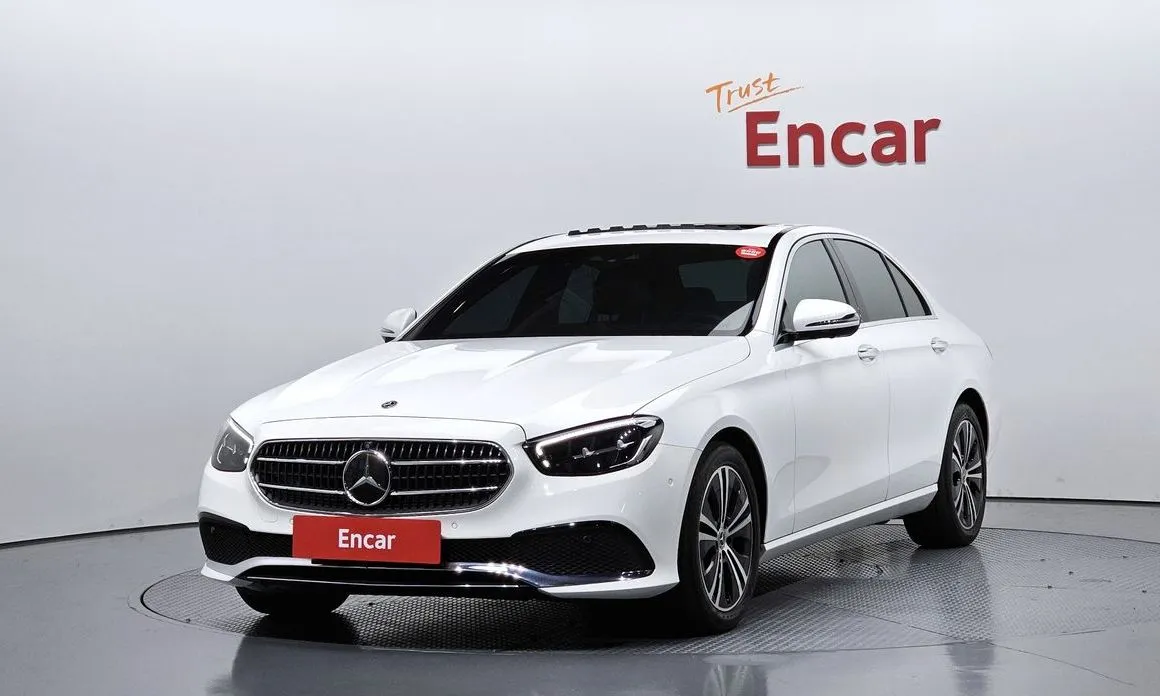 Mercedes-Benz E-Class — фото 1