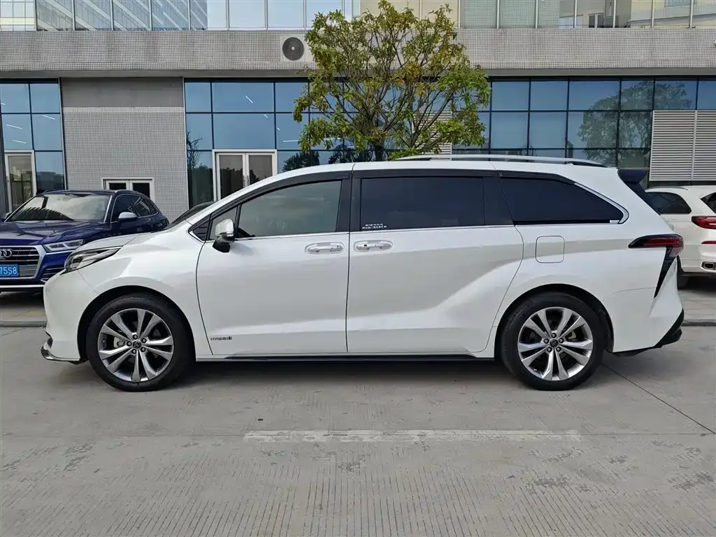 Toyota Sienna — фото 7