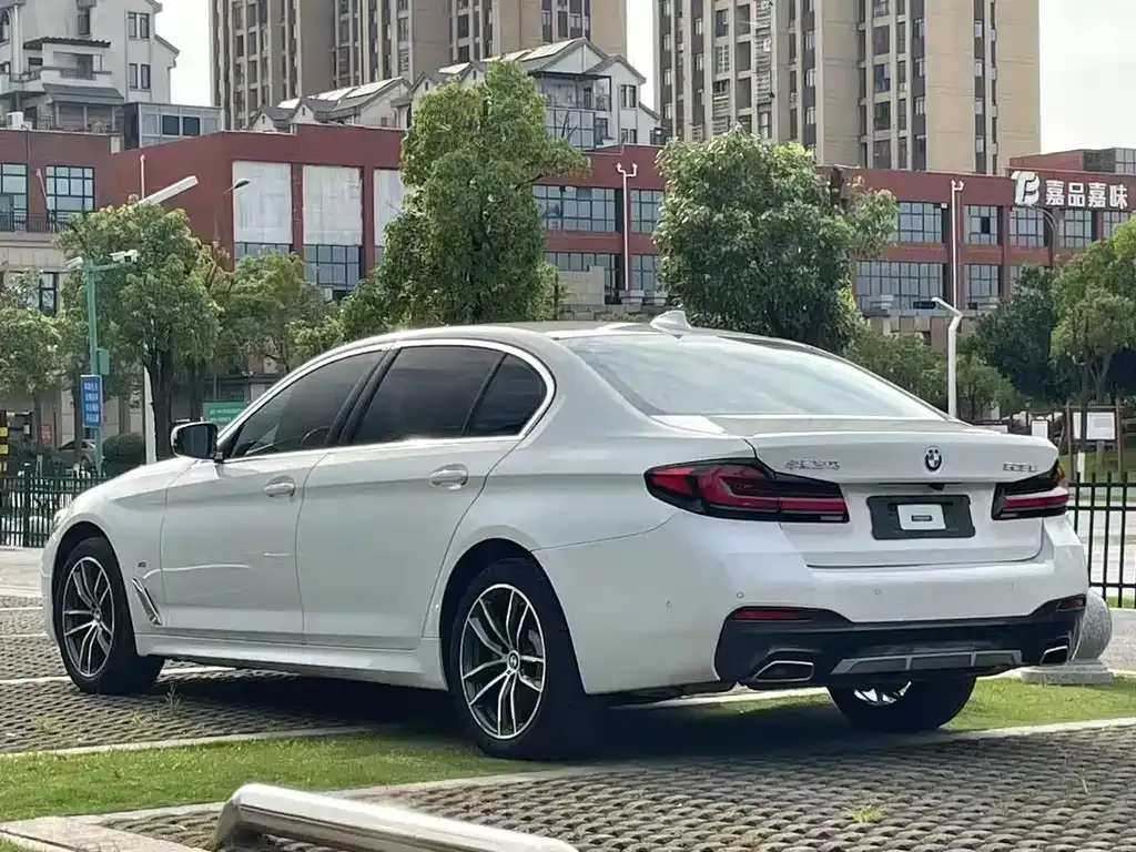 BMW 5 Series — фото 3
