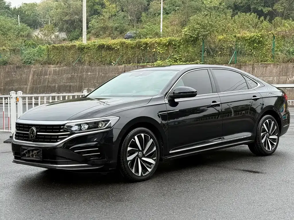 Volkswagen Passat — фото 1