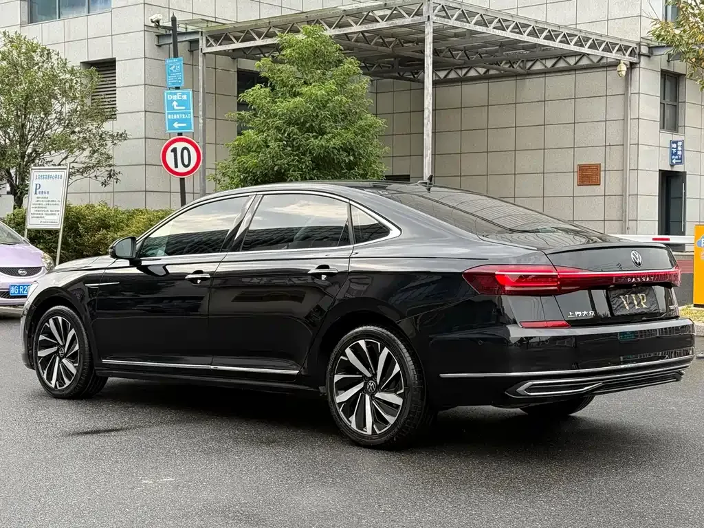 Volkswagen Passat — фото 8