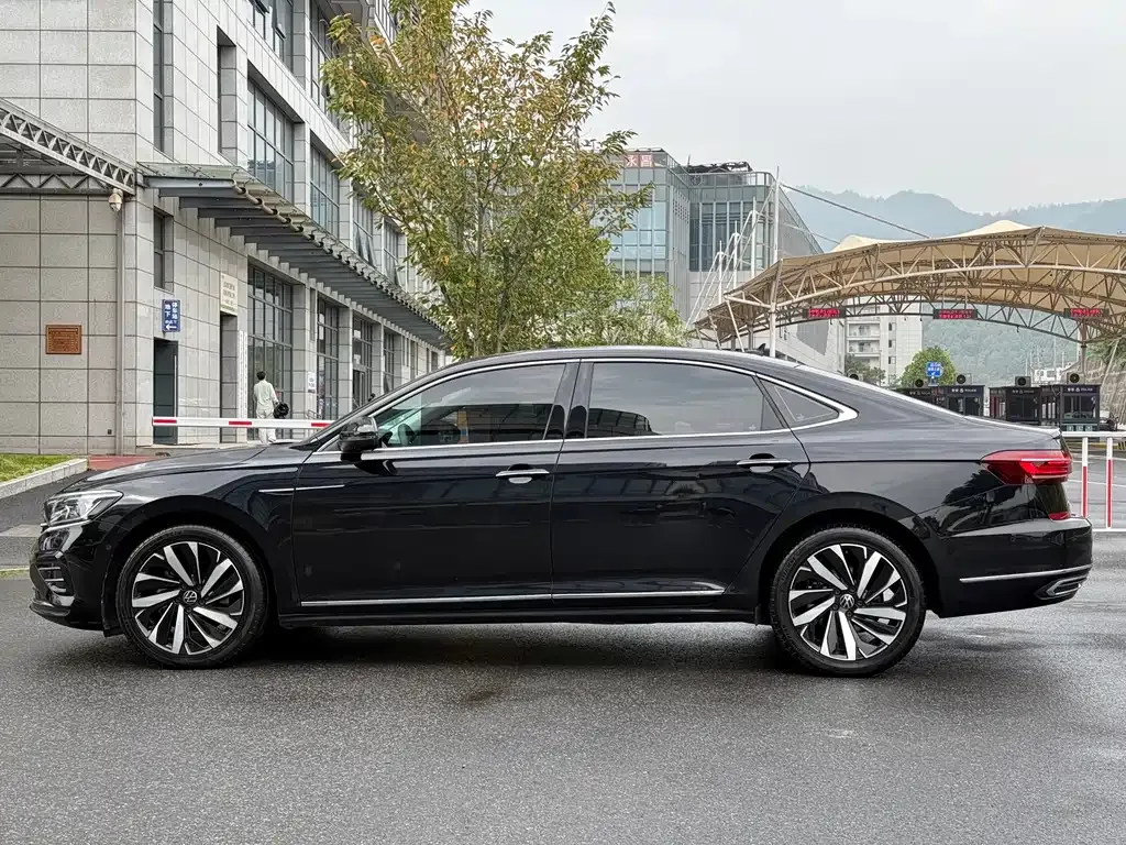 Volkswagen Passat — фото 9