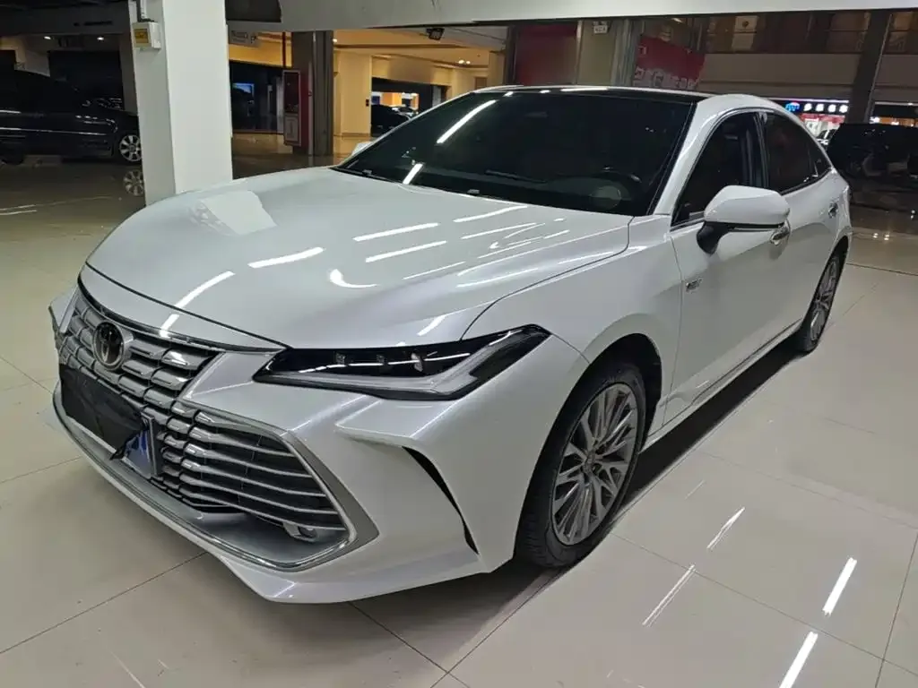 Toyota Avalon — фото 1