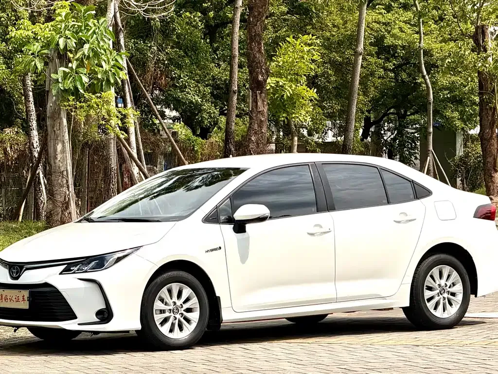 Toyota Corolla — фото 7