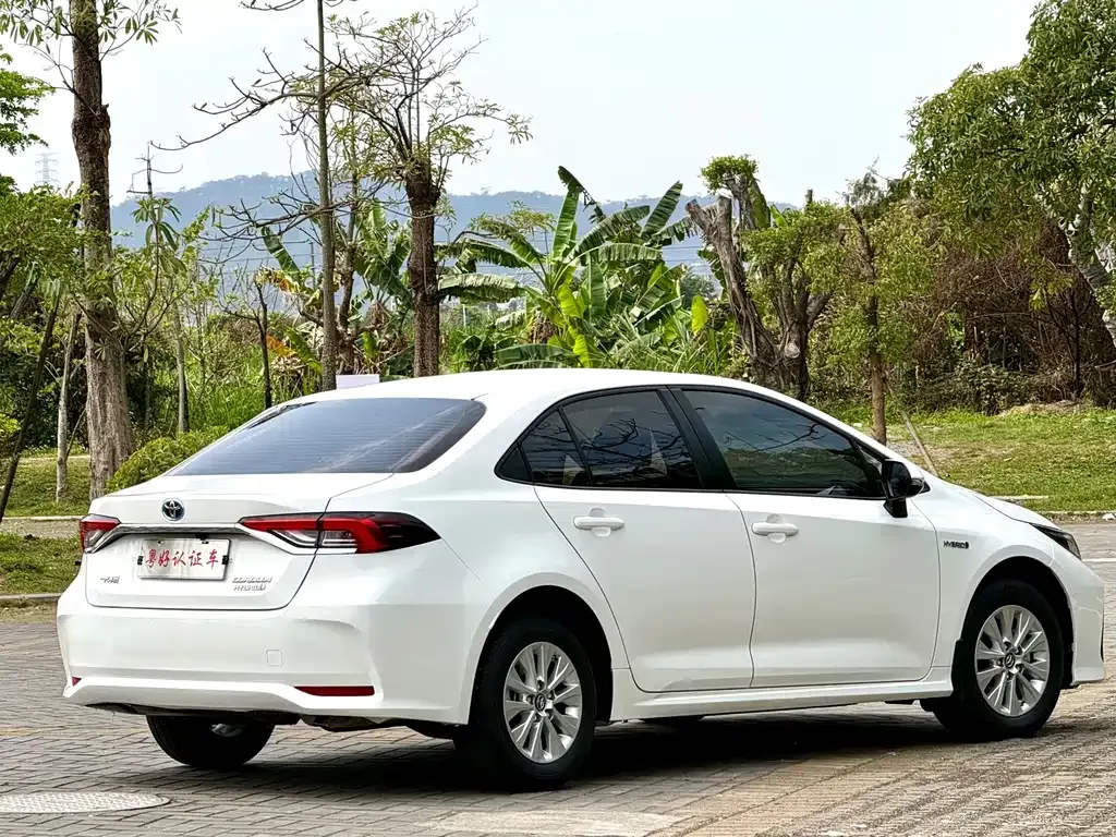 Toyota Corolla — фото 9