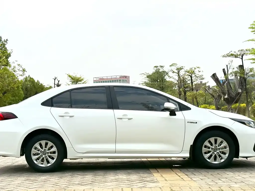 Toyota Corolla — фото 2