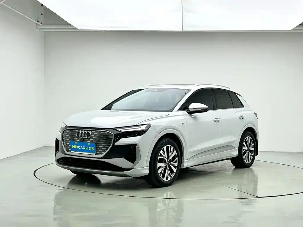 Audi Q4 e-tron — фото 1