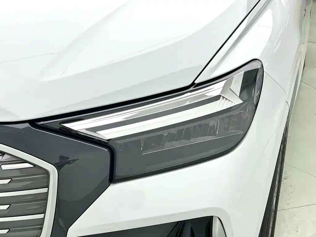 Audi Q4 e-tron — фото 2