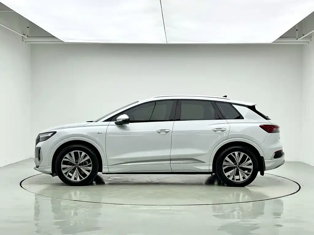 Audi Q4 e-tron — фото 3