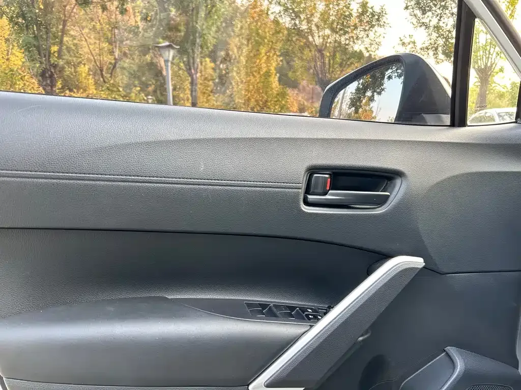 Toyota Corolla Cross — фото 2