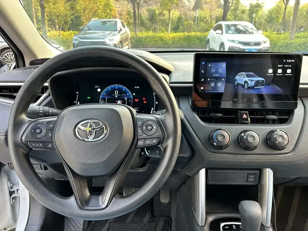 Toyota Corolla Cross — фото 8