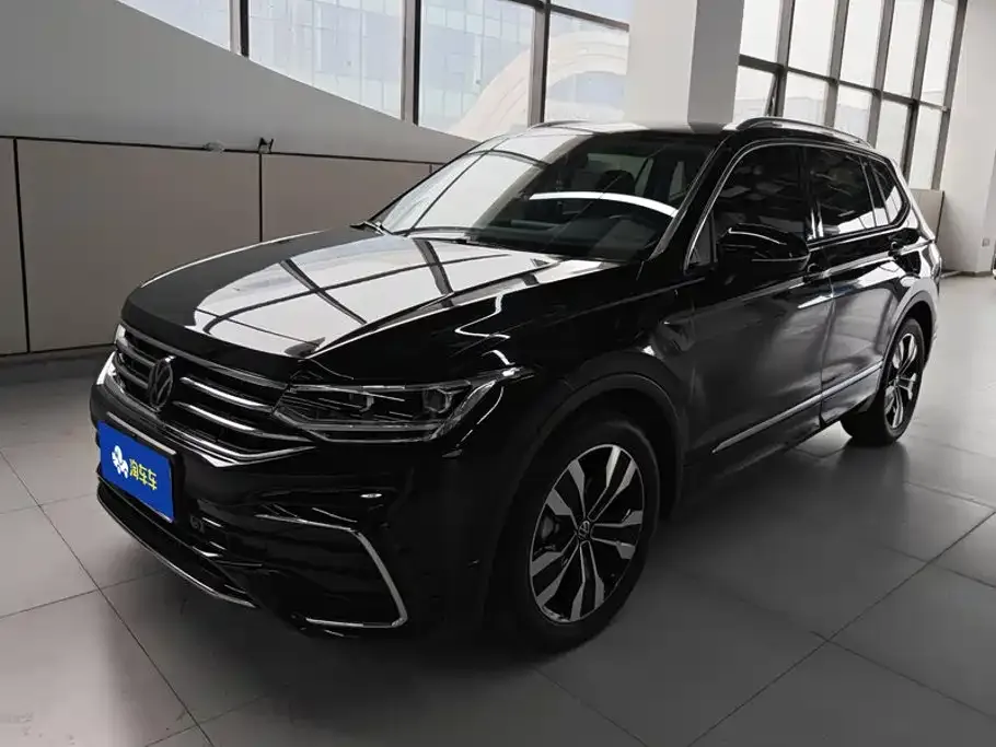 Volkswagen Tiguan L — фото 1