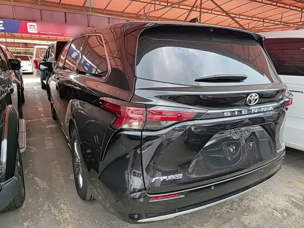 Toyota Sienna — фото 9