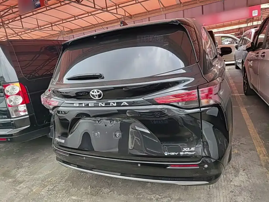 Toyota Sienna — фото 4