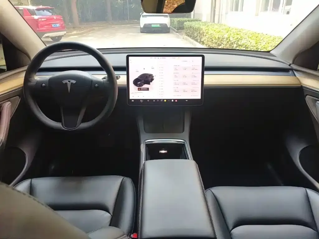 Tesla Model Y — фото 3