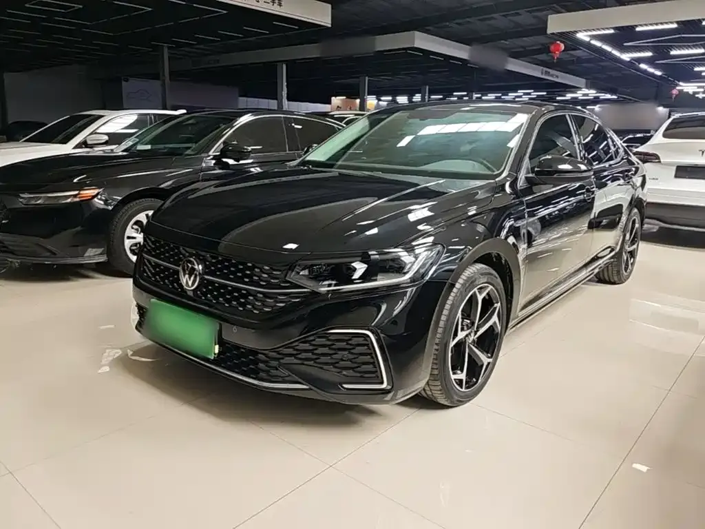 Volkswagen Passat — фото 1