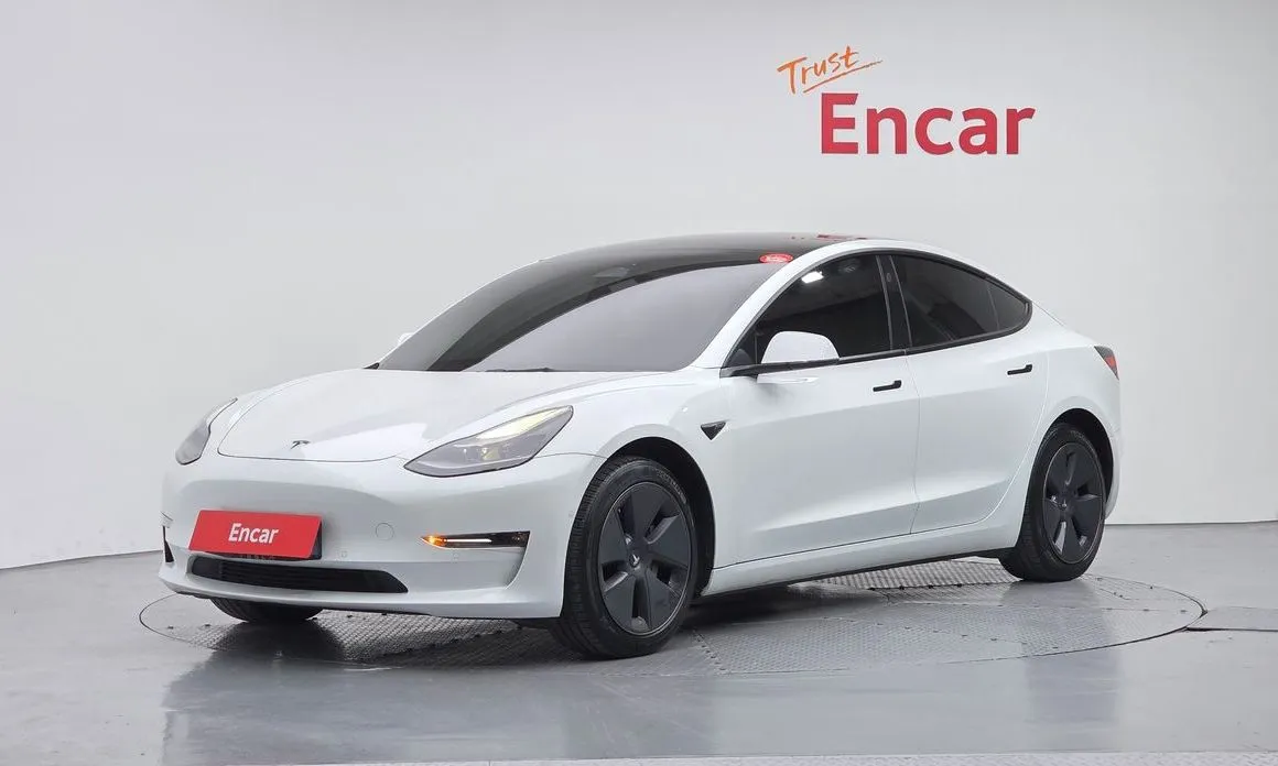 Tesla Model 3 — фото 1