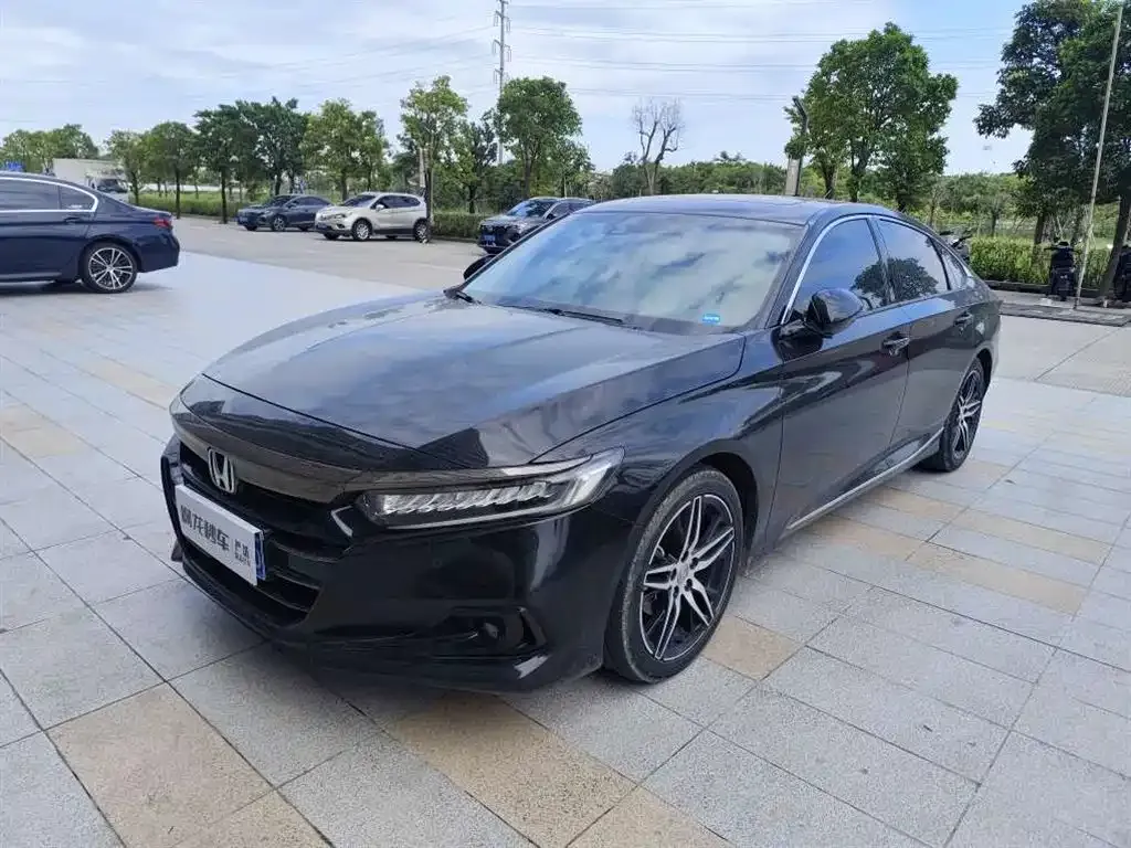 Honda Accord — фото 1