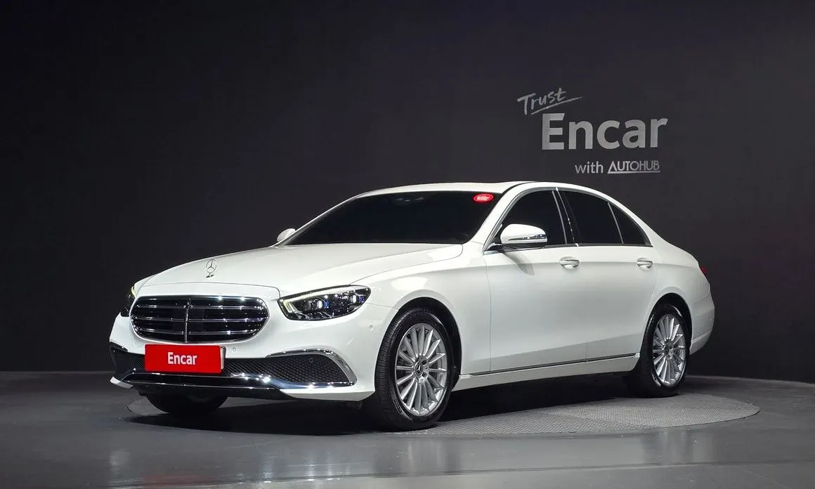Mercedes-Benz E-Class — фото 1