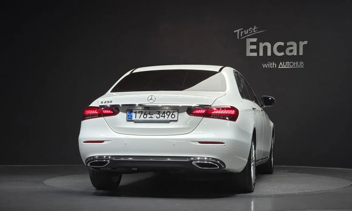 Mercedes-Benz E-Class — фото 2