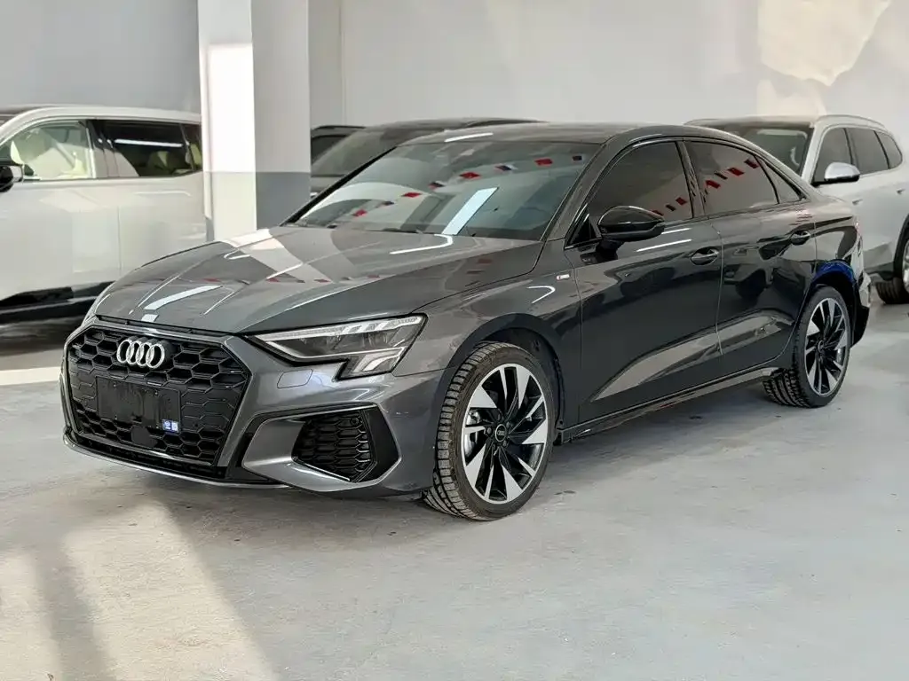 Audi A3 — фото 1