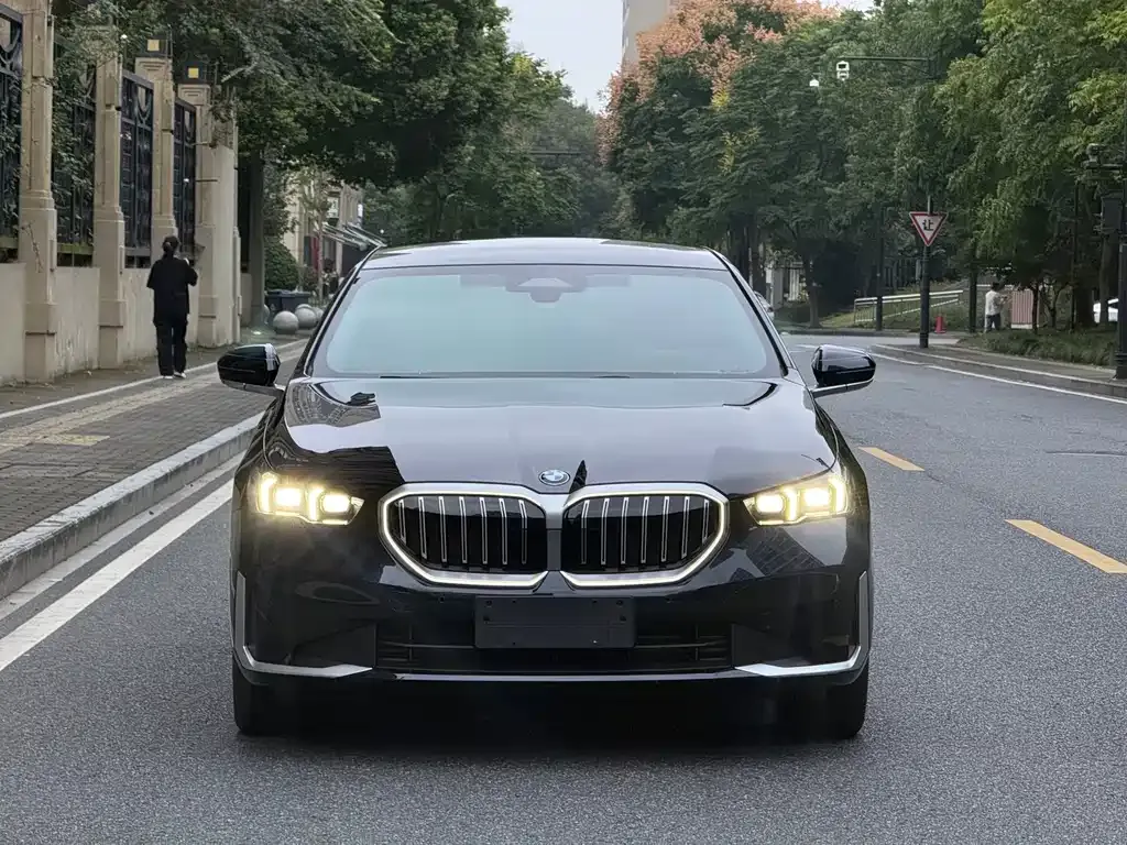 BMW 5 Series — фото 4