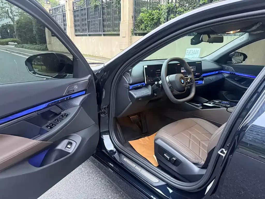 BMW 5 Series — фото 10