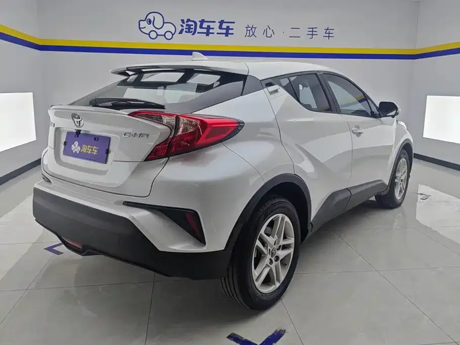 Toyota C-HR — фото 8