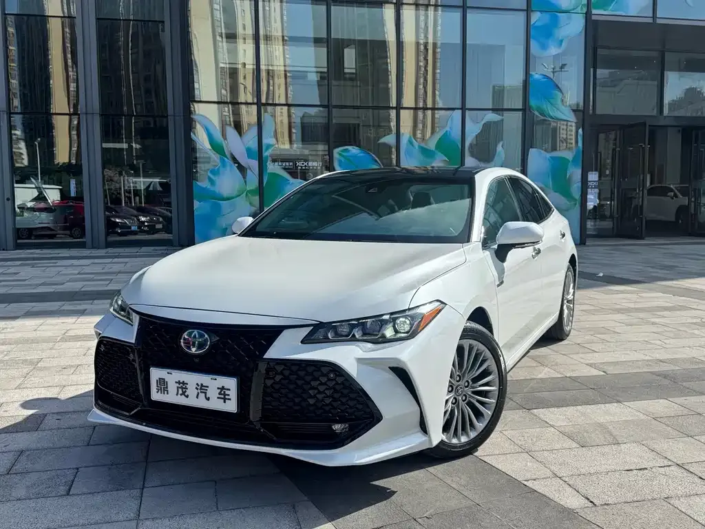 Toyota Avalon — фото 1
