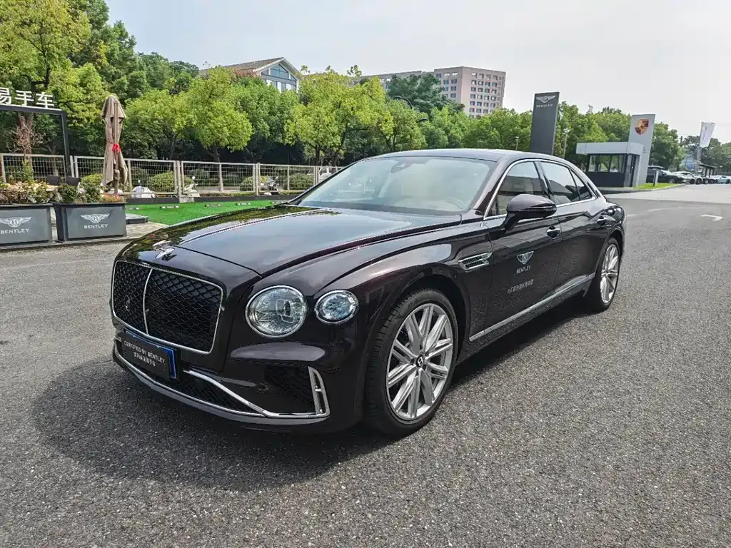 Bentley Flying Spur PHEV — фото 1