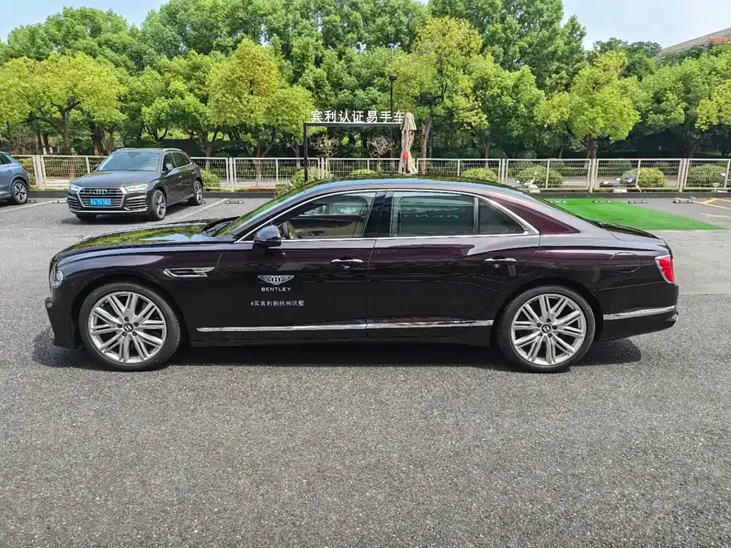 Bentley Flying Spur PHEV — фото 8