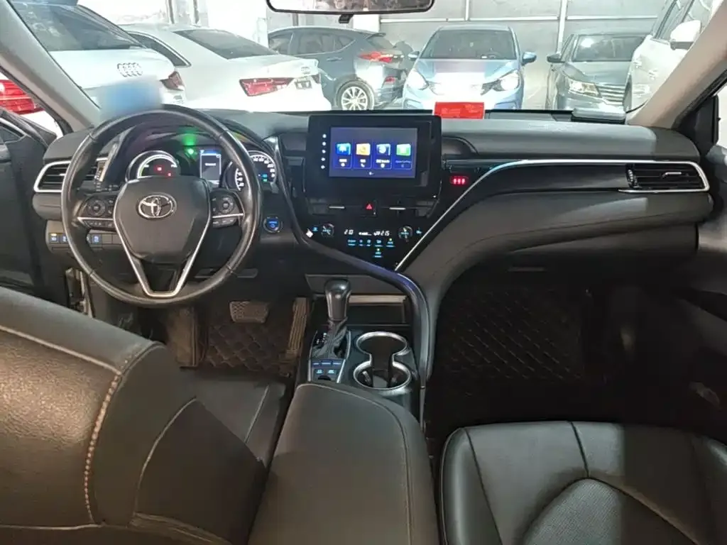Toyota Camry — фото 5