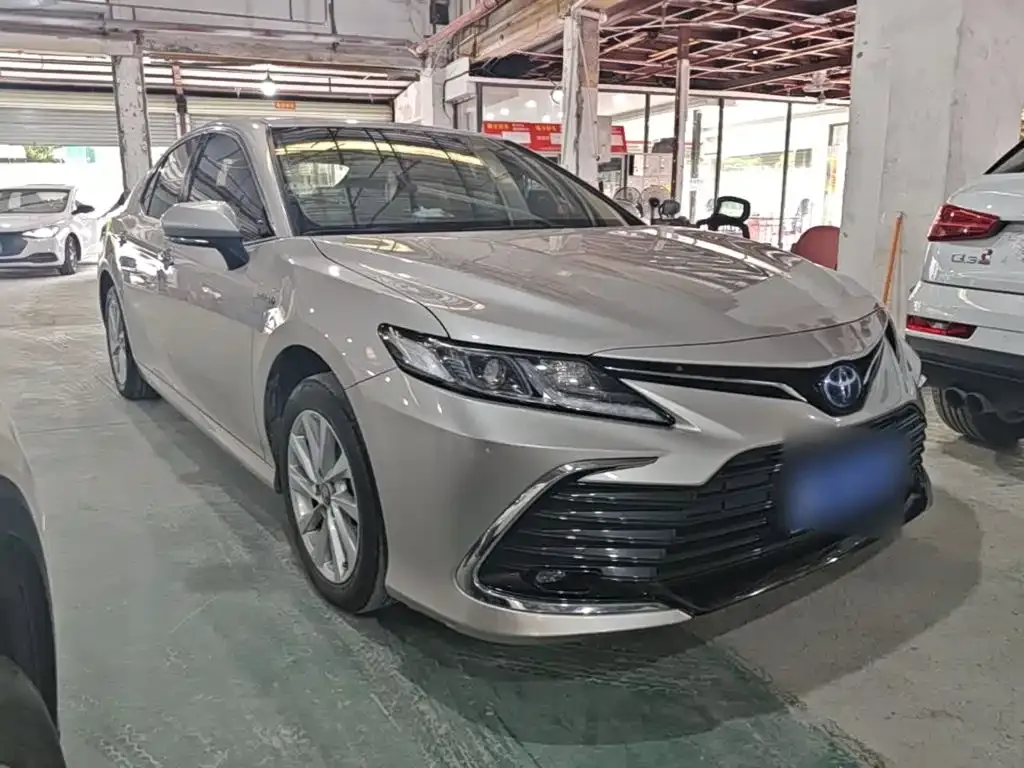 Toyota Camry — фото 10