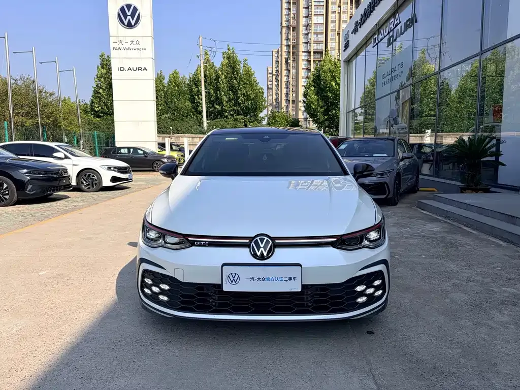 Volkswagen Golf GTI — фото 1